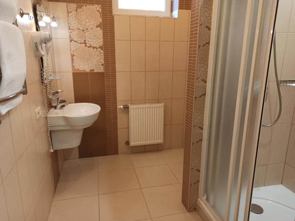 Hotel Status Виниця Екстериор снимка