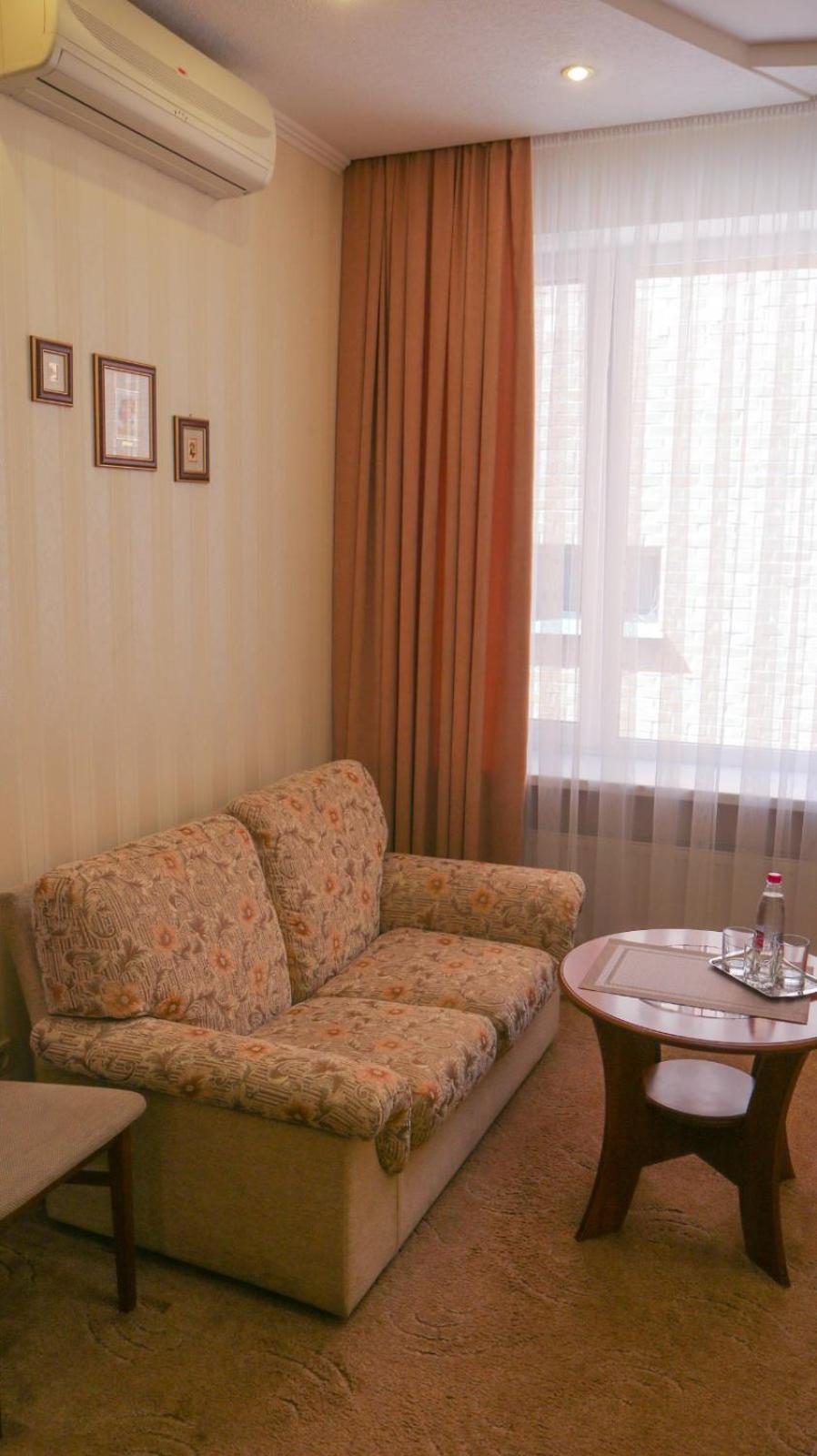 Hotel Status Виниця Екстериор снимка