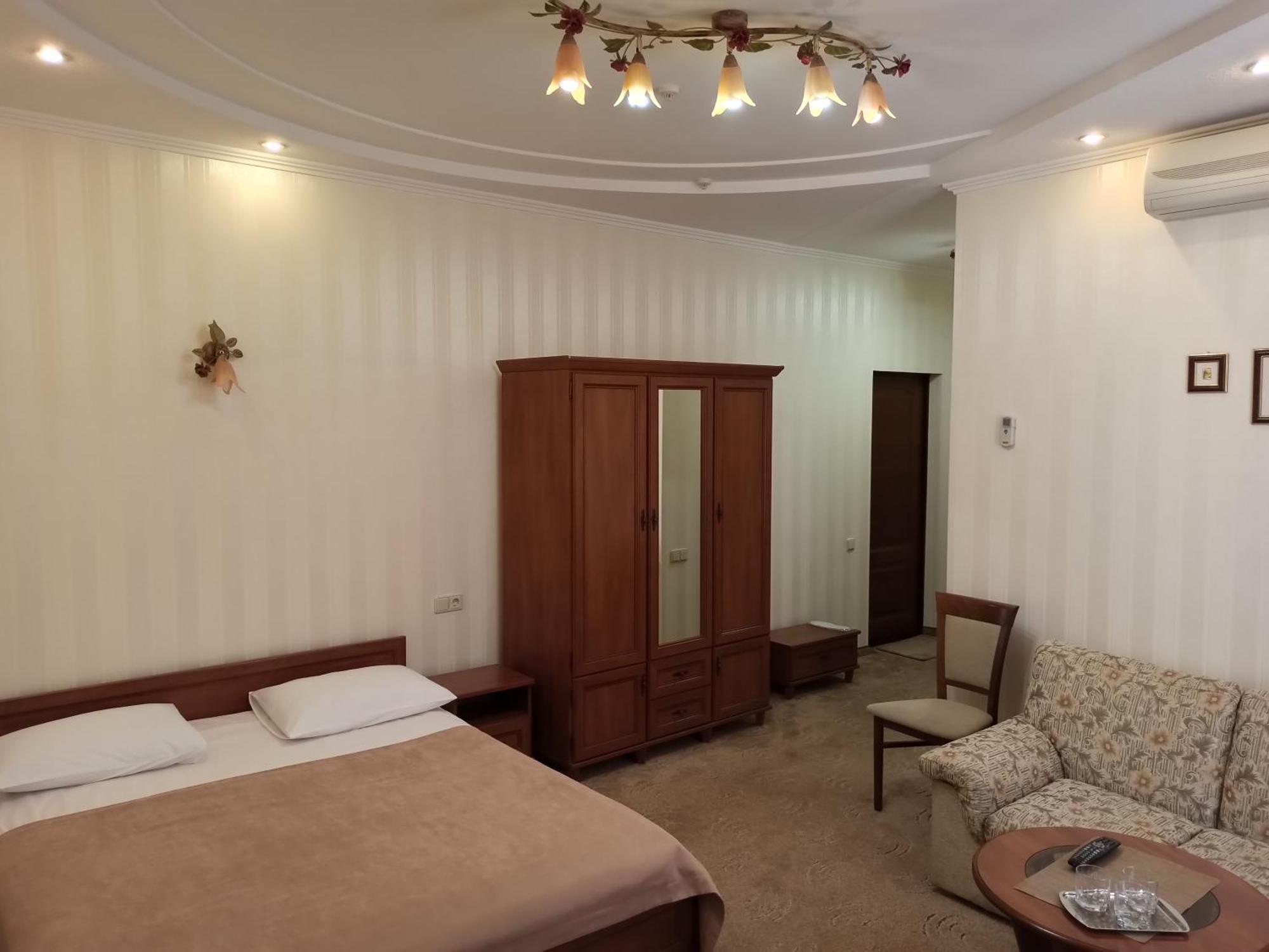 Hotel Status Виниця Екстериор снимка