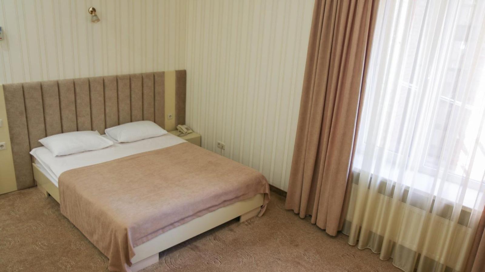 Hotel Status Виниця Екстериор снимка